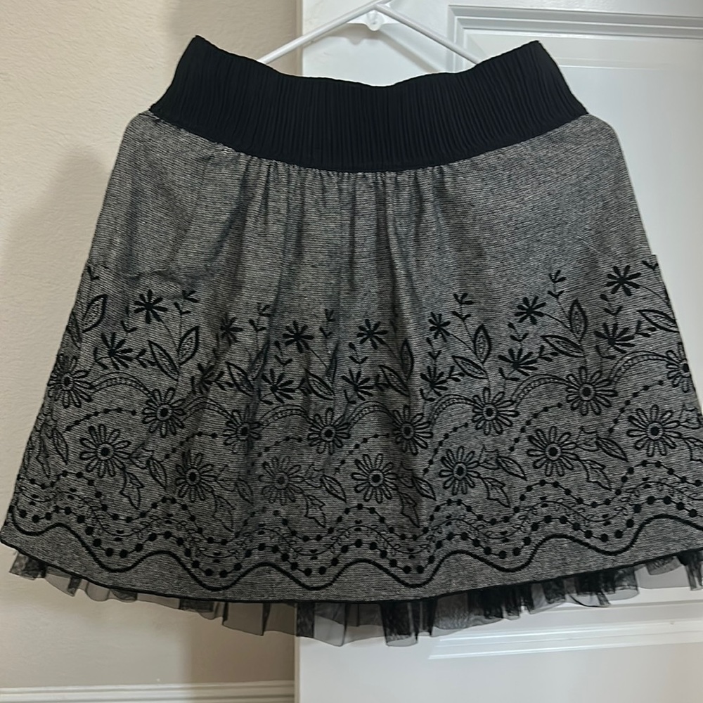 gray skirt